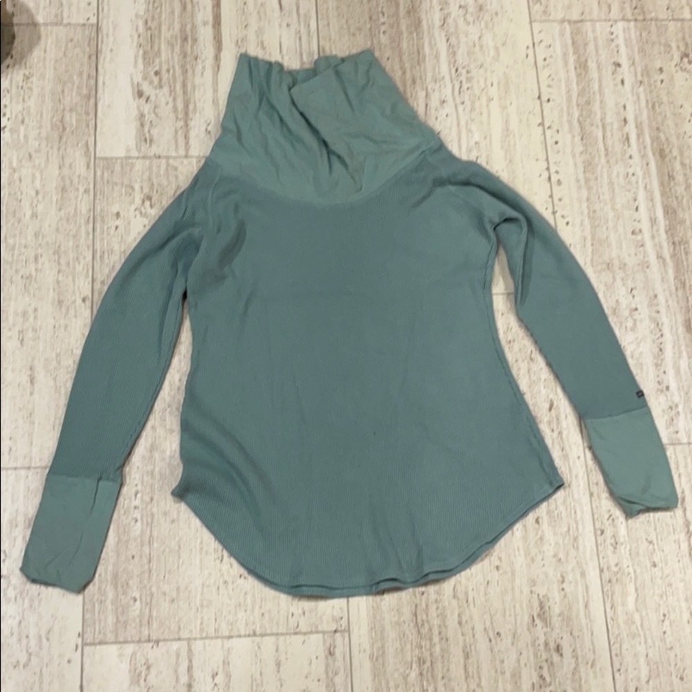 Columbia waffle like knit cowl neck sweater